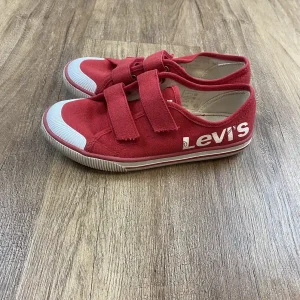 Piros színű Fiú Cipő - ( Levis ) 32