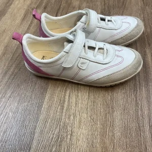 Fehér színű Lány Cipő - ( Geox ) 31